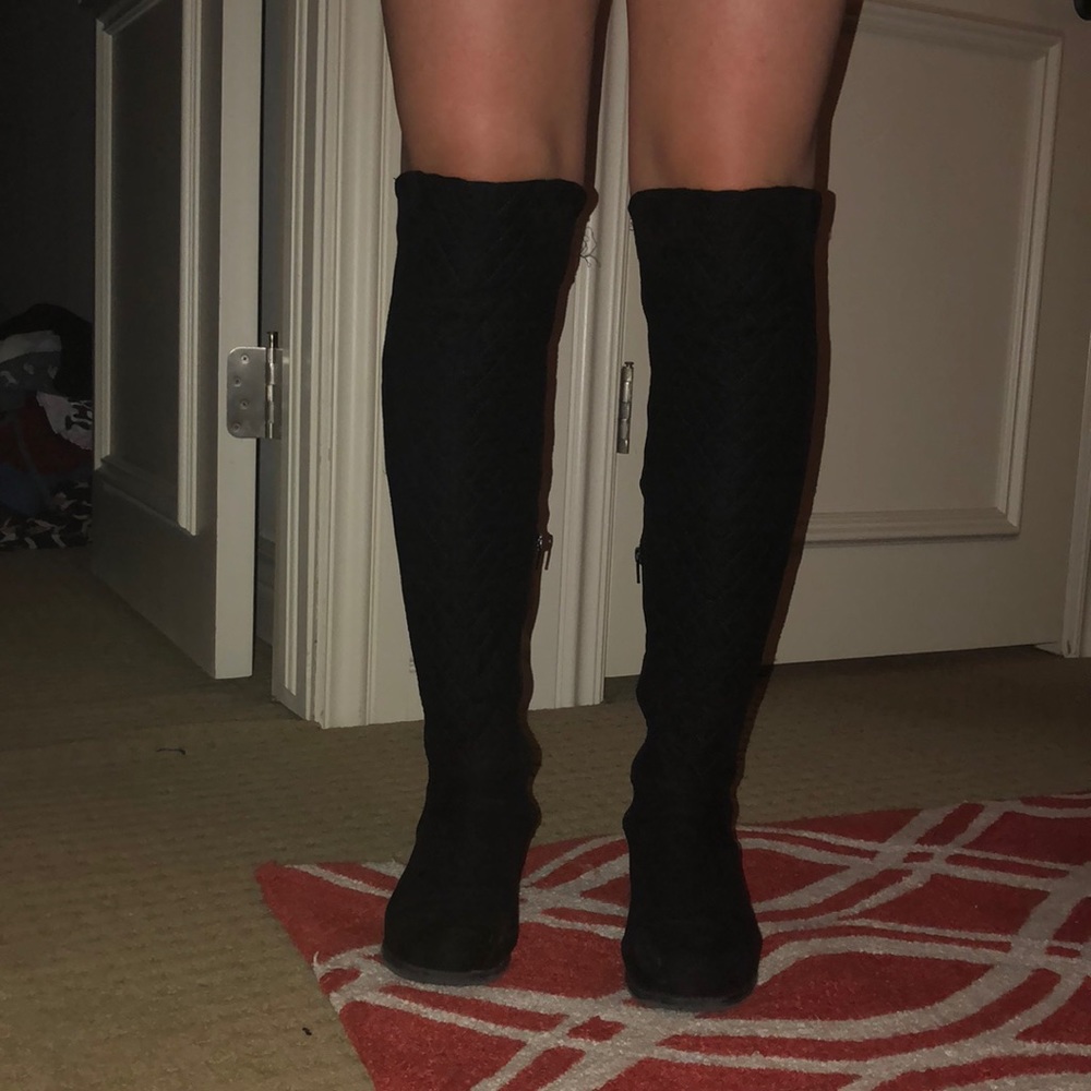 Black knee high stretchy boots